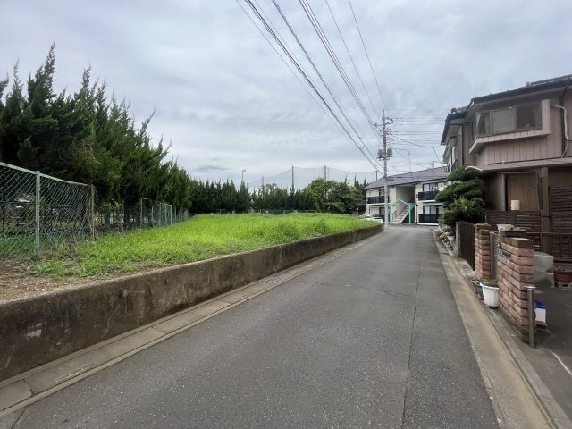 川越市南大塚１丁目　建築条件なし売地　西武新宿線『南大塚駅』徒歩13分　【大東東小学区】の前面道路含む現地写真