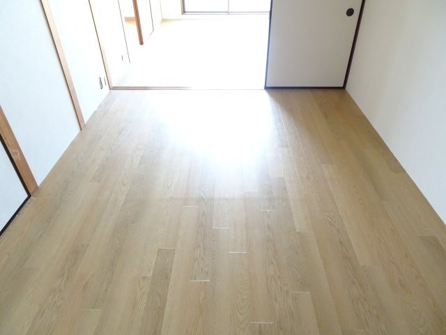リバーサイドパークの洋室