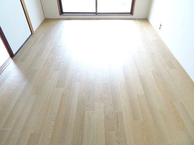 リバーサイドパークの洋室