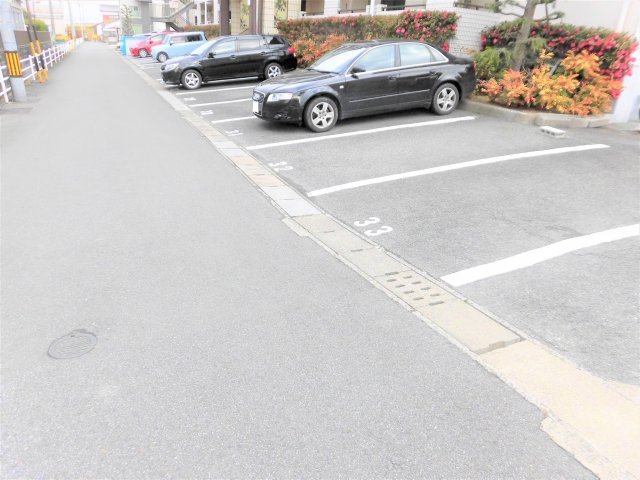 リバーサイドパークの駐車場