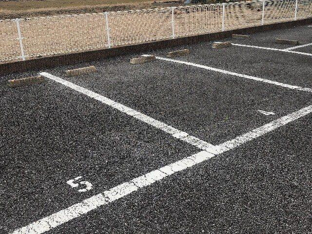 レオパレスK&Mサンロードの駐車場