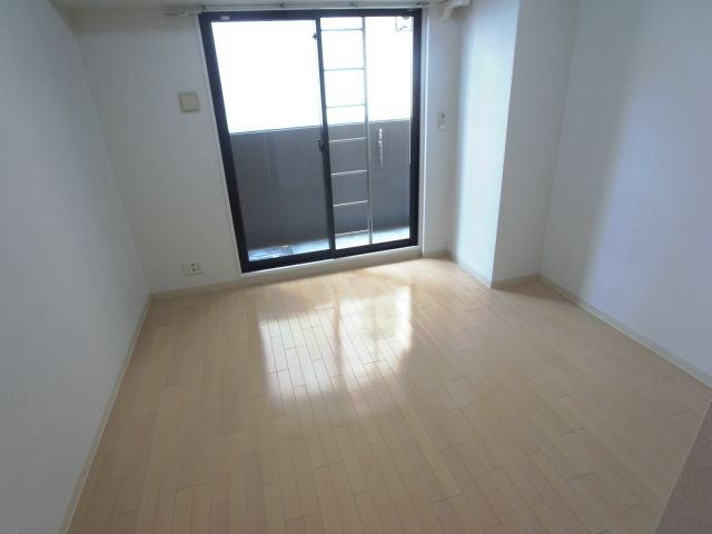 CITYSPIRE神戸元町（旧コスモコート元町）の洋室