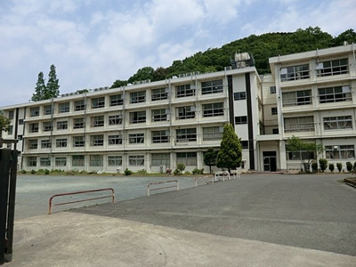 逗子市立逗子中学校まで1000ｍ