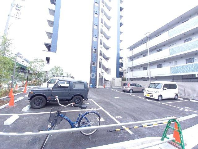 プレサンス　ハーバーランド　アンド・シーの駐車場