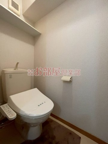 アムールリスブランのトイレ|落ち着いた色調のトイレです