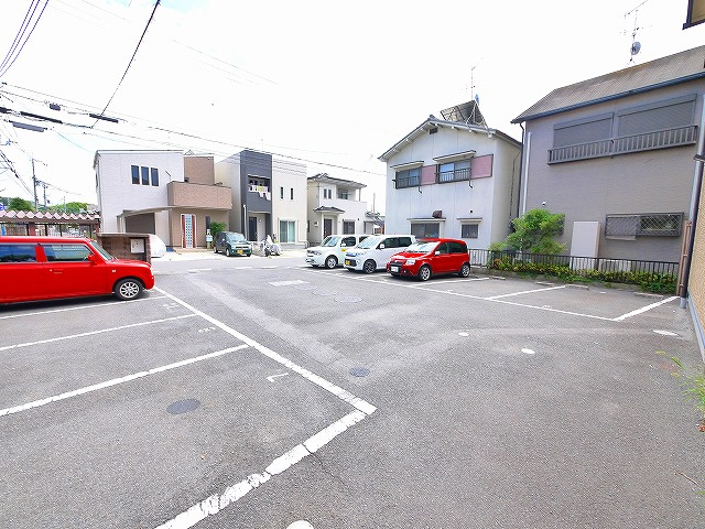 宮ノ裏ハイツの駐車場