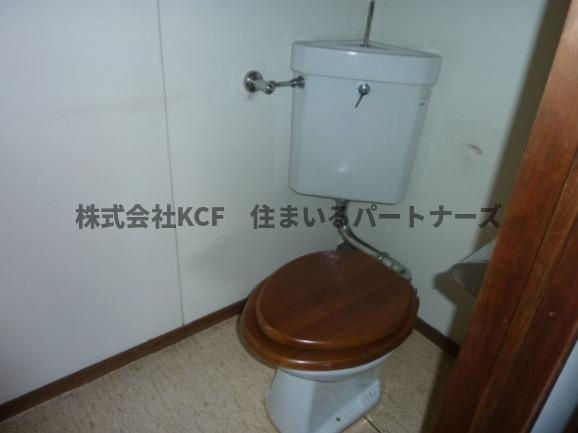 くらもりアパートのトイレ|落ち着いた色調のトイレです