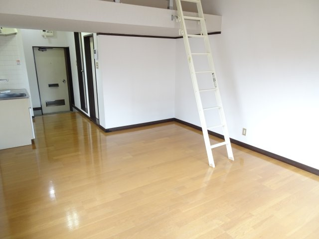 ハウスパインヒルⅡの洋室