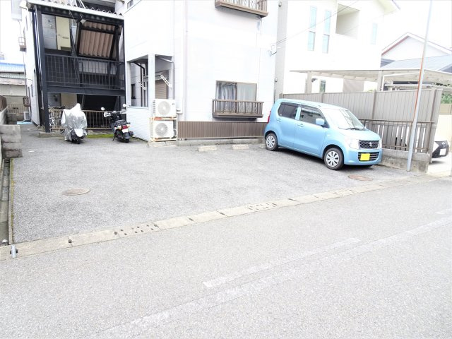 ハウスパインヒルⅡの駐車場