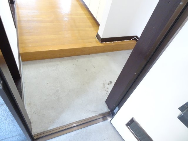 ハウスパインヒルⅡの玄関