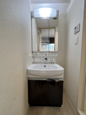 【独立洗面台】 | ファステート大阪ドームシティ | 照明付き二面境の独立洗面台！