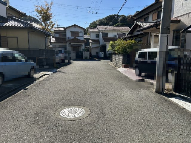 和歌山市関戸4丁目・中古戸建・113970の前面道路含む現地写真