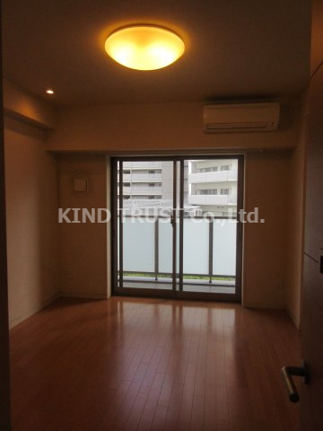 近江レジデンス4号館の居間・リビング