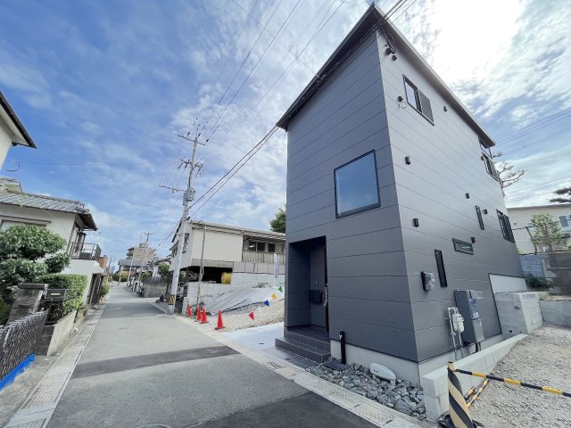 紅葉ヶ丘西３丁目戸建の前面道路含む現地写真