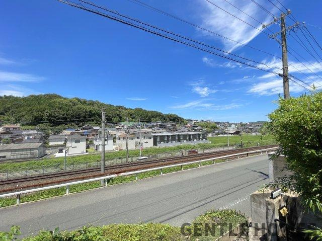 宗像市日の里の展望|緑の中を走るJRを眺めるのも風情を感じます♪