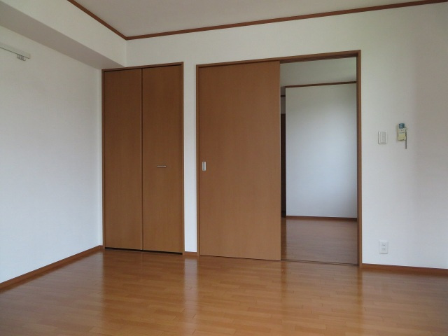エムアールメゾンの洋室