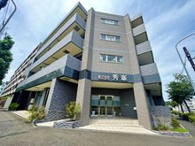 【外観】 | 全面タイル張りによる重厚感溢れる外観です♪