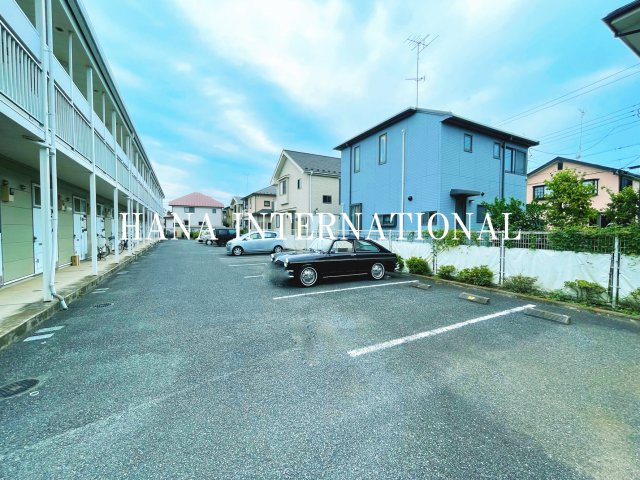 レオパレスルーストの駐車場