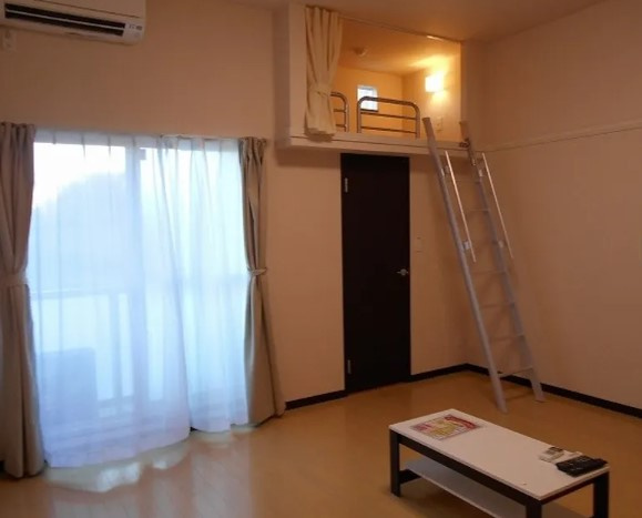 レオネクストフロレゾンＡの居間・リビング