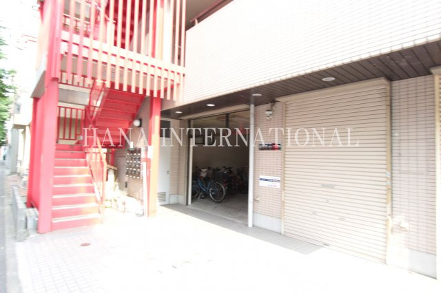 グラディーニロッシ府中のエントランス