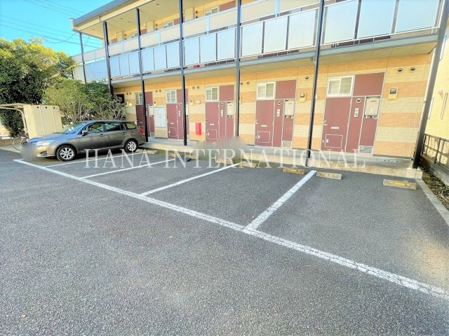 レオパレスＴＩＭＥの駐車場