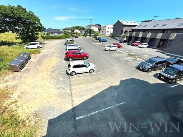 セザンヌ原町 2の駐車場