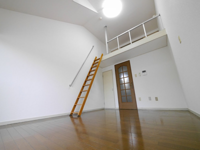 【寝室】 | メゾン六番館