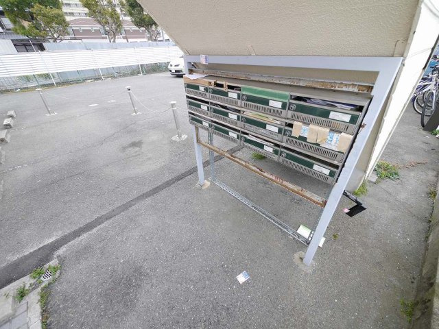 メゾン六番館のエントランス