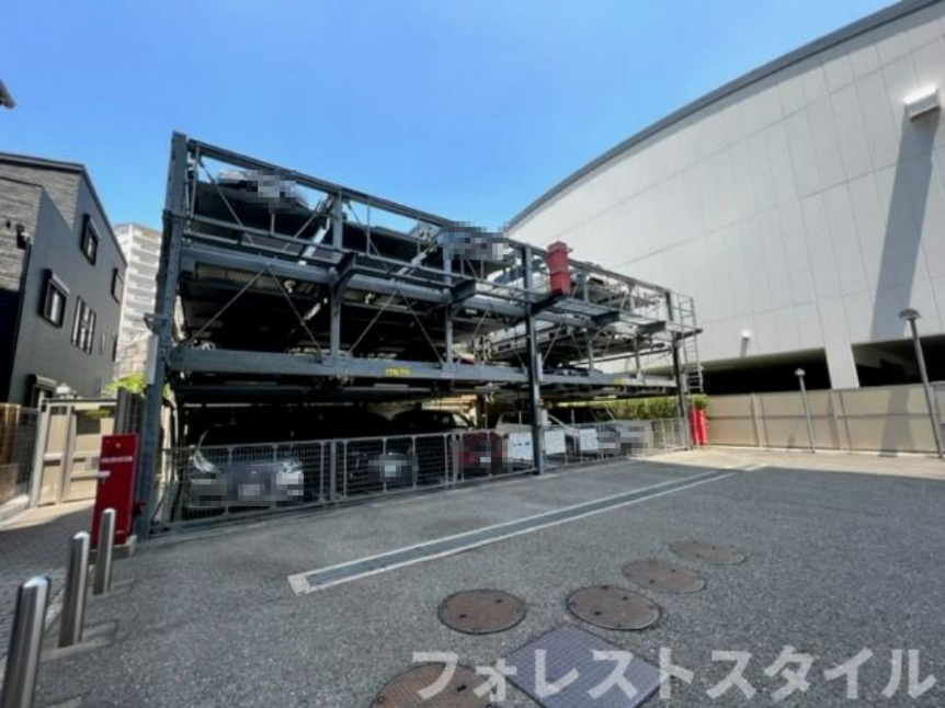 クレヴィア都島友渕町の駐車場