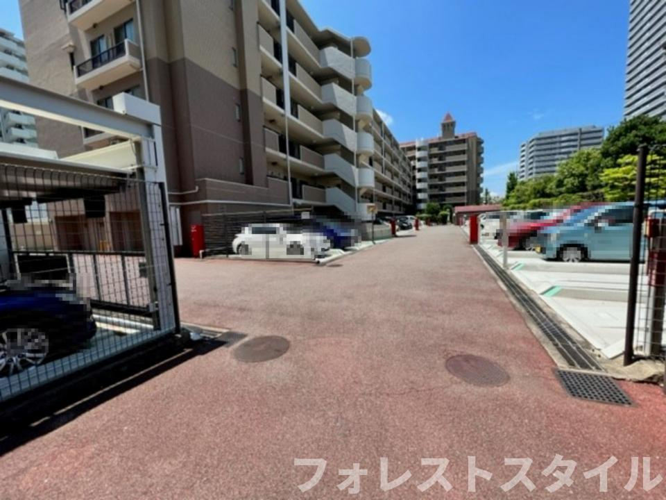 ベルシャトゥ都島友渕町Ⅱ番館の駐車場