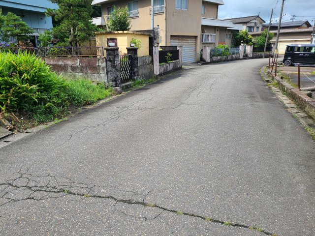 本町3丁目中古戸建の前面道路含む現地写真