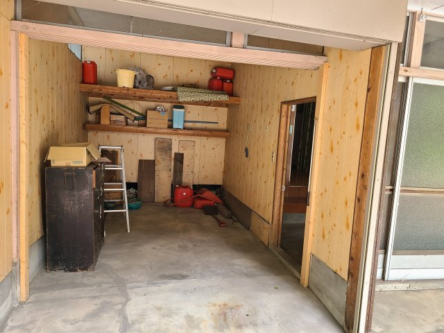 本町3丁目中古戸建の駐車場