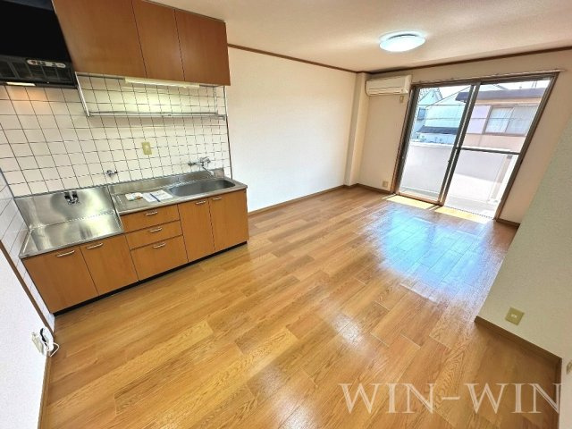 アプローズ B棟の居間・リビング