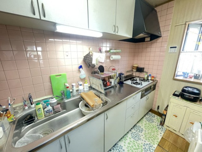 【キッチン】 | 貝沢町　中古戸建 | ■シンクも広々としたキッチンです！