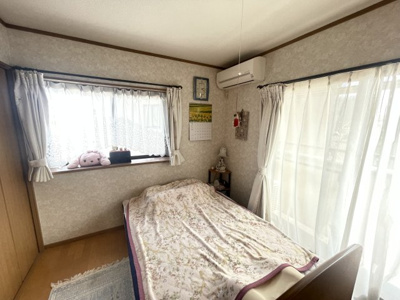 【洋室】 | 貝沢町　中古戸建 | ■壁紙もこだわった1室です！！