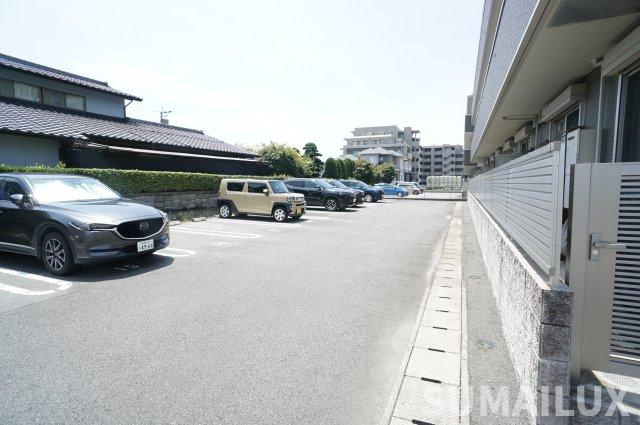 熊本市東区長嶺南３丁目のアパートの駐車場