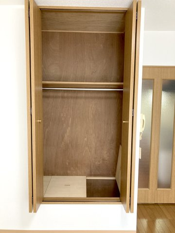 【収納】 | サンライズコスモスⅢ | ※同設備の別室写真を使用しております。