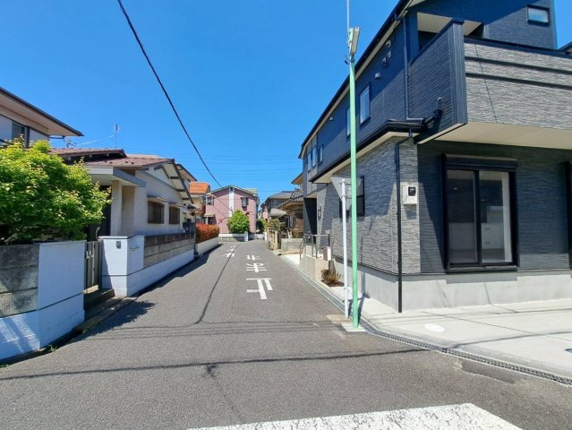 川越市霞ケ関北2丁目　新築戸建の前面道路含む現地写真|西側5.0ｍ公道