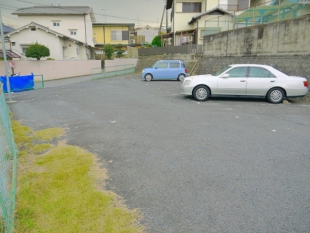 森本モータープールの駐車場
