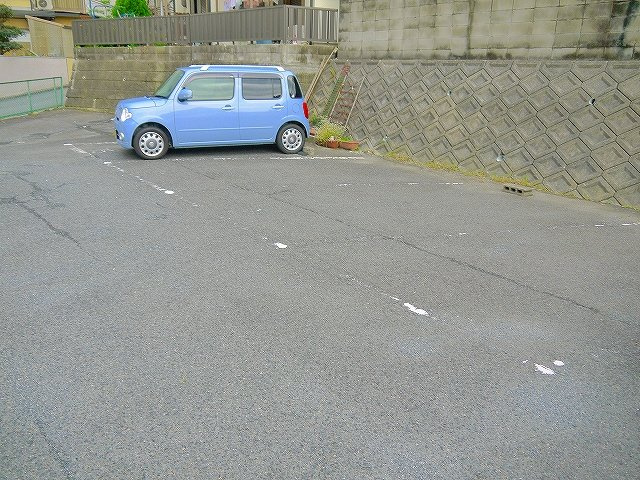 森本モータープールの駐車場
