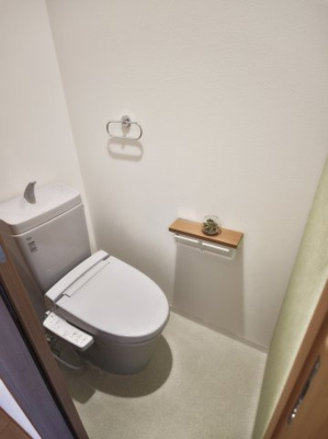 【トイレ】 | ウイズ交野 | 落ち着いた色調のトイレです