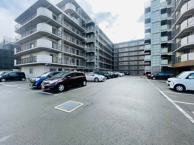 ネオコーポ太秦の駐車場