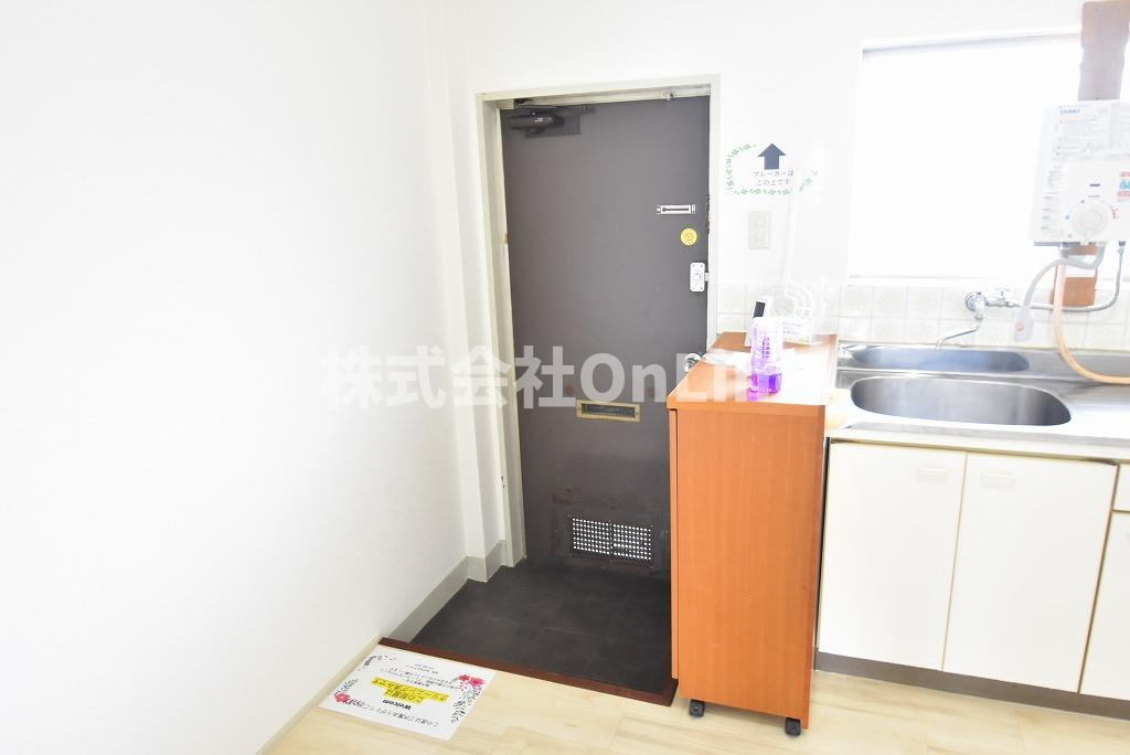山田マンションの玄関