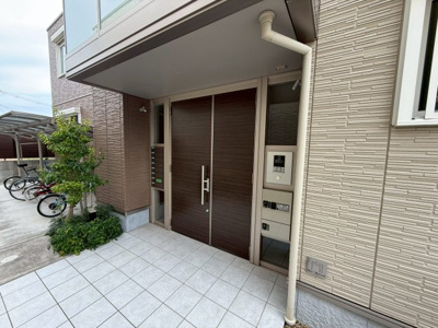 【エントランス】 | シャーメゾンニーム