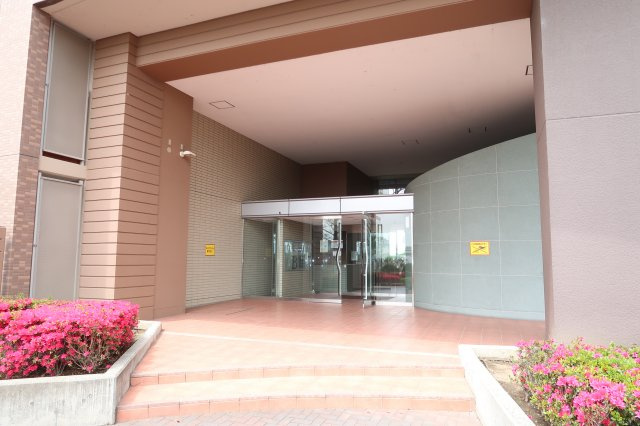 リバティパーク枚方　Ｂ棟のエントランス|Ｂ棟入り口エントランス
