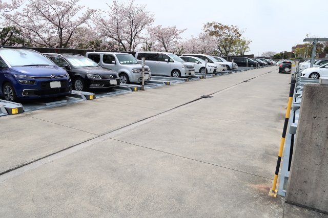 リバティパーク枚方　Ｂ棟の駐車場|敷地内駐車場