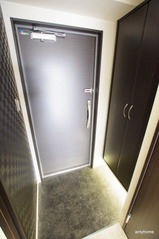ドルチェヴィータ1　仲介手数料無料の玄関