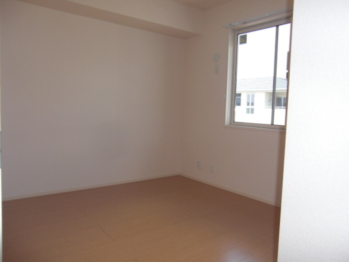 モン・サン・ミッシェル A・Bの洋室|北側洋室