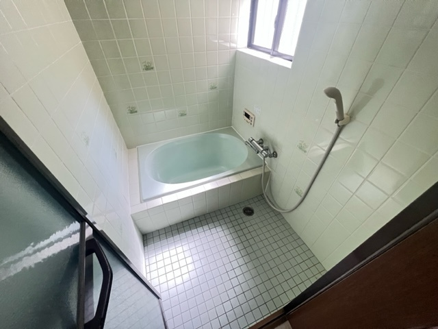 汐ノ宮町戸建の浴室