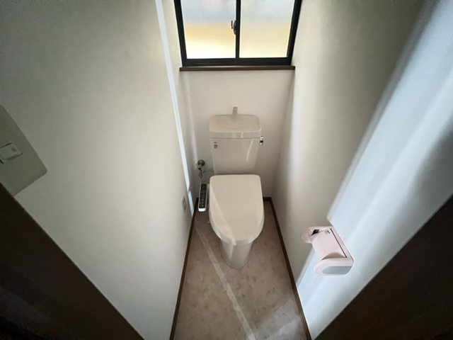 汐ノ宮町戸建のトイレ